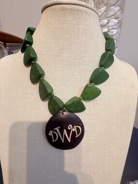Vintage 18” Green Wood Pendant Statement Necklace
